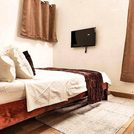 M'Serenity Guest House อันตานานารีโว ภายนอก รูปภาพ